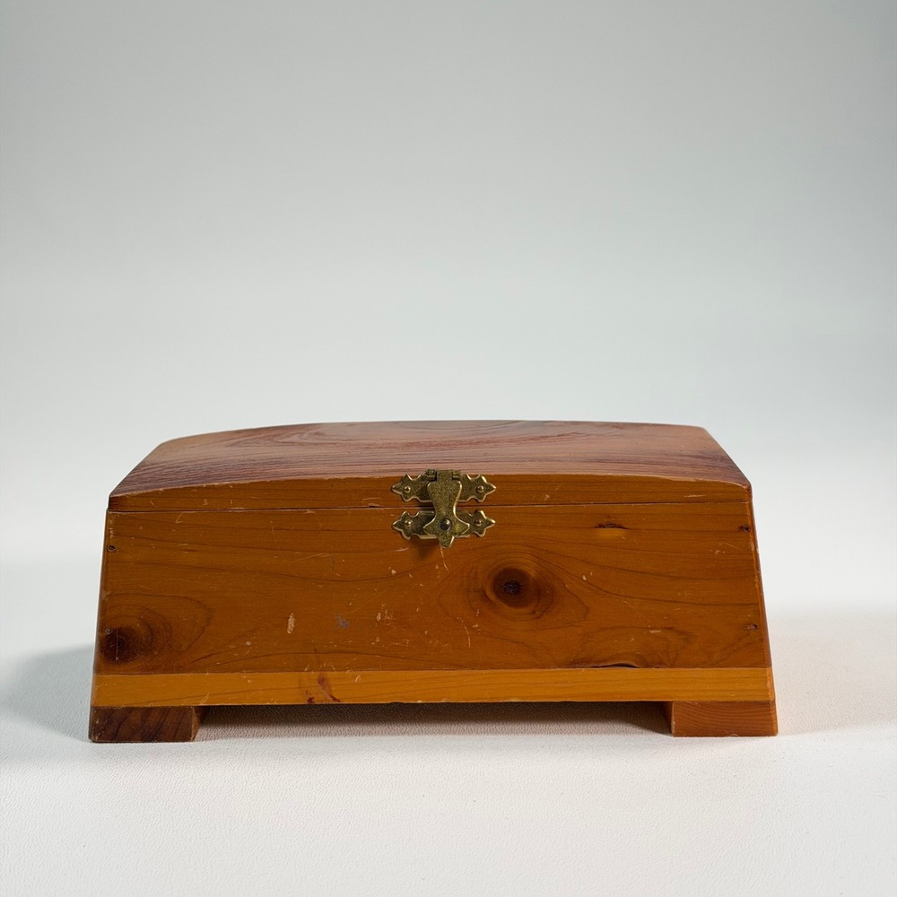 Vintage‎ Cedar Keepsake Box Rustic Wooden Latch Chest Cottagecore